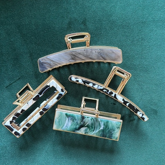 Anthropologie Resin set of 4 Claw Hair Clips - Picture 2 of 9